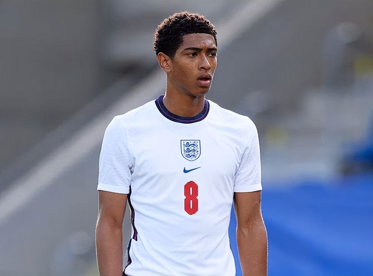 TA：利物浦签不下伊萨克也不会盲目买人；斯洛特想补充中后卫（TA：即便无缘伊萨克，利物浦也不盲目引援；斯洛特盼补强中后卫）