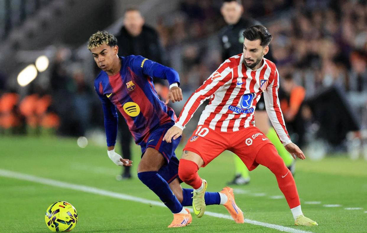 梅西带领迈阿密国际赢得美职联总冠军，实现越级登顶，展现超强实力。（梅西率领迈阿密国际问鼎美职联，越级封王尽显统治力）