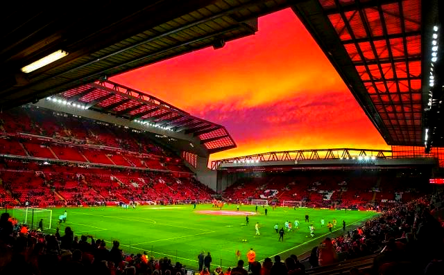 经纪人：因西涅仍配得上高水平联赛，拉齐奥对他感兴趣（经纪人称因西涅仍具顶级联赛竞争力，拉齐奥有意引进）