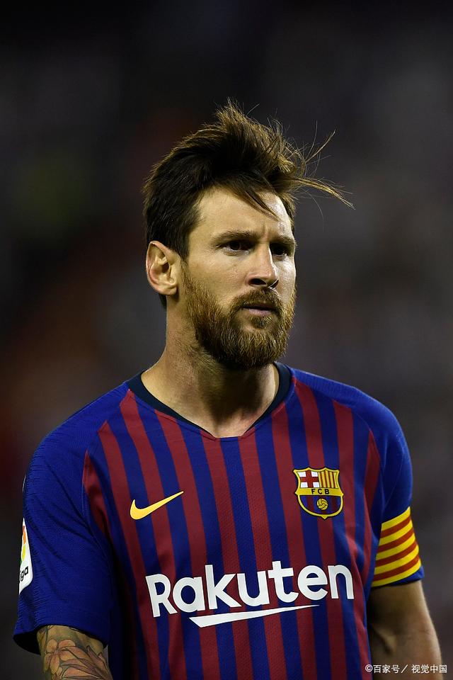 詹姆斯关键时刻稳住全队（关键时刻詹姆斯力挽狂澜稳住球队）