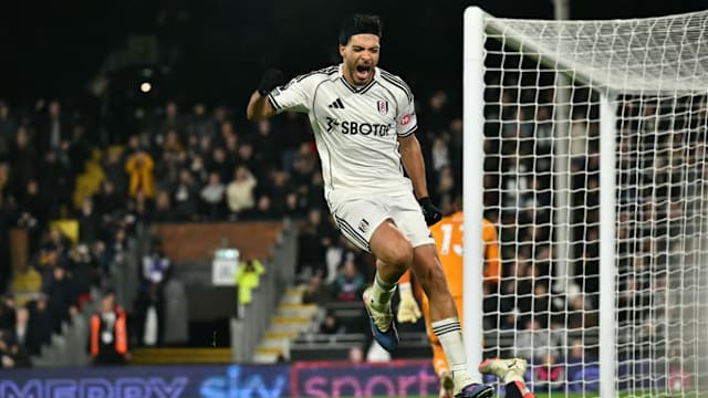 埃梅里上任后维拉5次英超对切尔西赢3场，与上任前20场持平（埃梅里执教后维拉英超对切尔西5战3胜，追平上任前20战胜场）