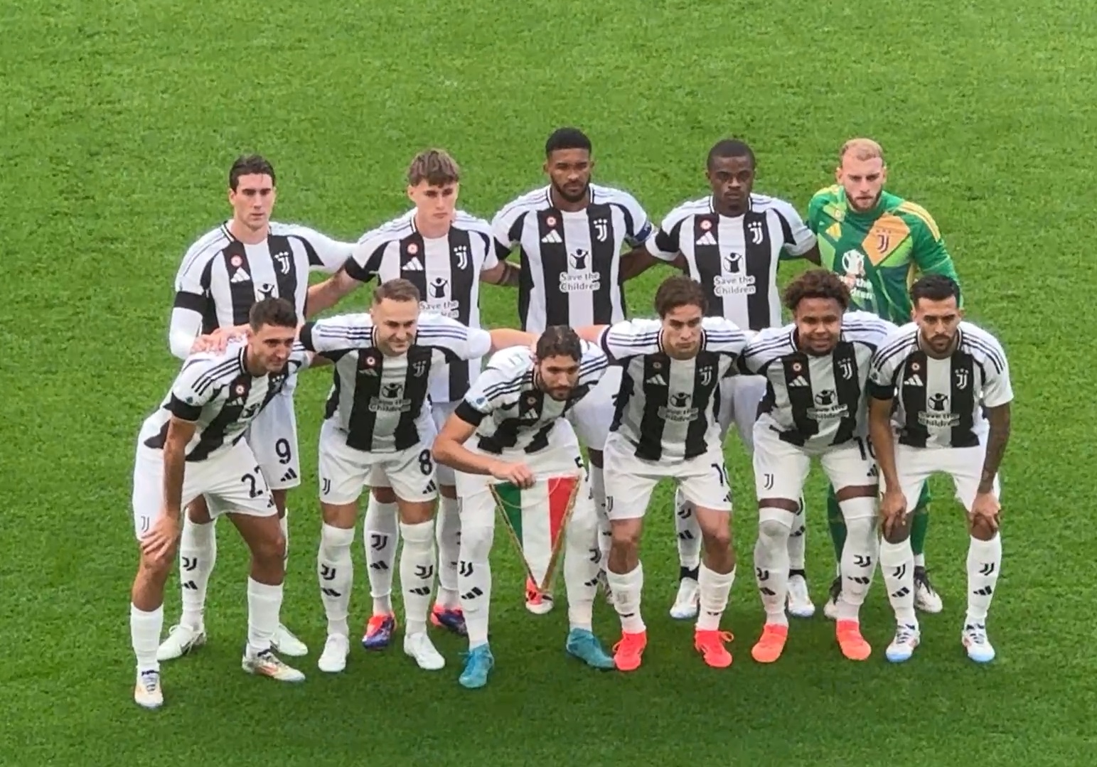 费迪南德：见到巴乔让我非常激动，那仿佛让我回到了童年时代（费迪南德：见到巴乔热血沸腾，恍若回到童年）