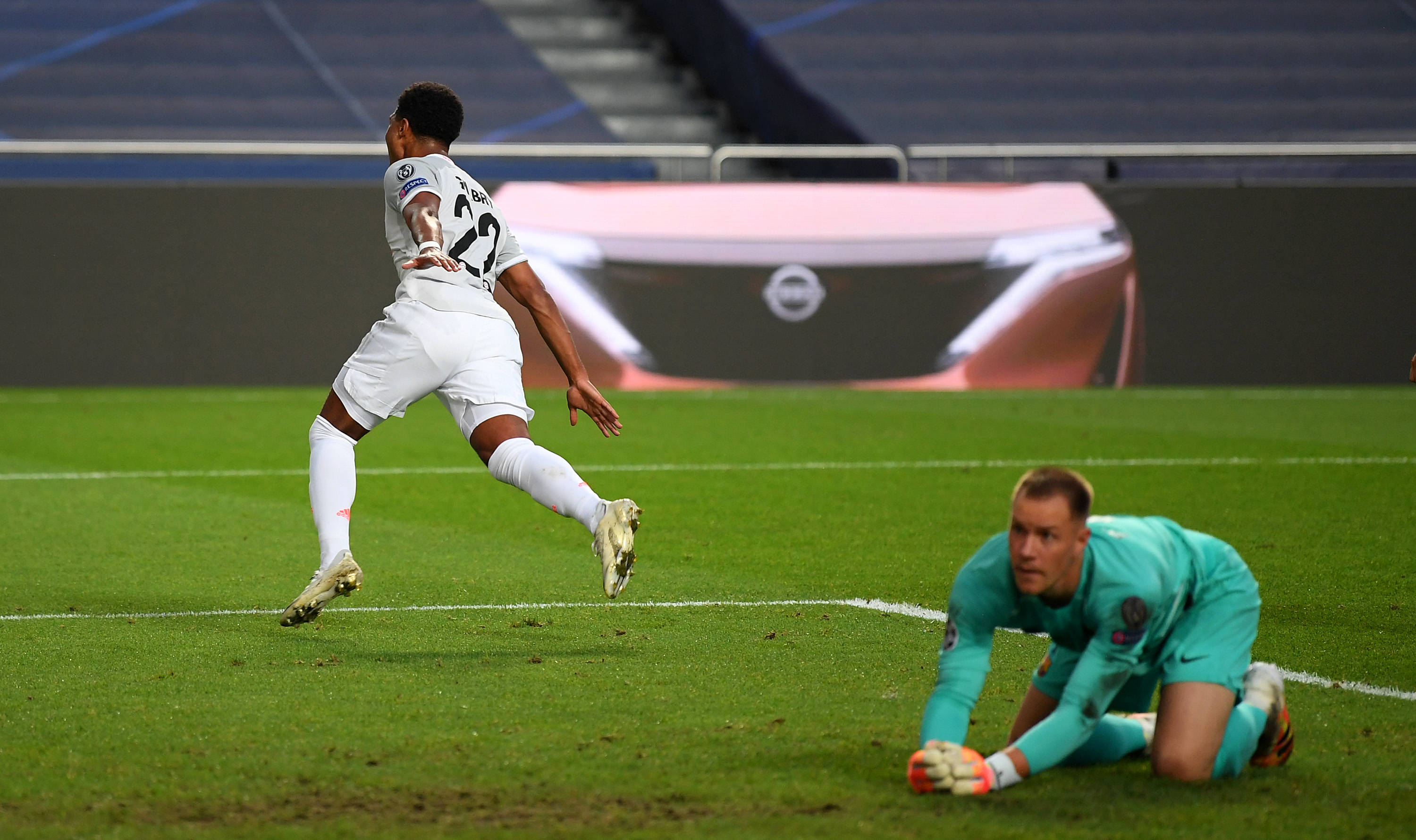 记者：内马尔已正常参加训练，能够参加周六桑托斯的保级战（记者称内马尔已恢复正常训练，周六可出战桑托斯保级大战）