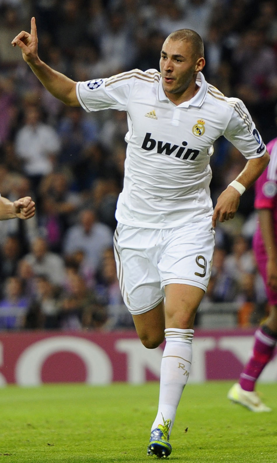 20场6球6助，本赛季意甲仅伊尔迪兹一人各项赛事进球和助攻5+（伊尔迪兹本季意甲独苗：各项赛事进球助攻均5+，20场斩获6球6助）