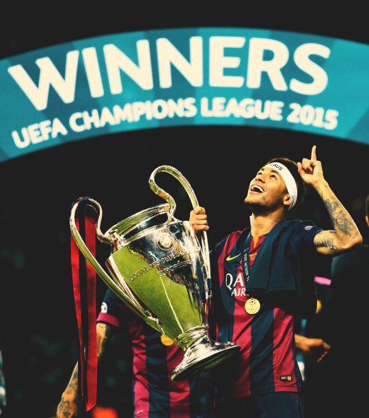 德甲生涯第10次戴帽，凯恩赛后将比赛用球带走收藏（凯恩德甲生涯第10次上演帽子戏法，赛后捧走比赛用球留作纪念）