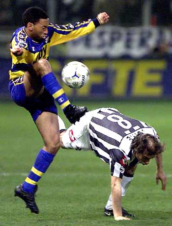 北青谈新赛季准入：梯队建设减量意在减负，对欠薪仍零容忍（北青评新季准入：精简梯队为减负，欠薪依旧零容忍）