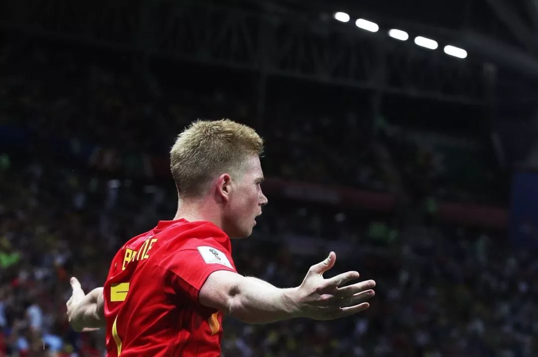 阿根廷球员看女儿球赛时与他人发生争执，被汽车钥匙刺伤头部（阿根廷球员观看女儿比赛与人起冲突，头部被车钥匙刺伤）